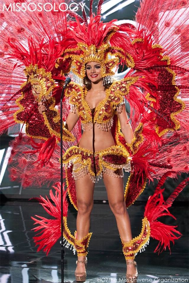 Phạm Hương làm nức lòng fan khi diễn trang phục dân tộc - 18