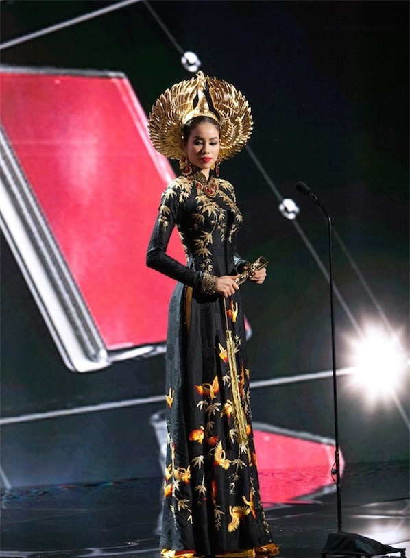 Phạm Hương làm nức lòng fan khi diễn trang phục dân tộc - 3