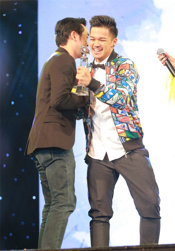 Trọng Hiếu buột miệng nói tục bằng tiếng Anh trên sóng truyền hình trực tiếp - Ảnh 1.