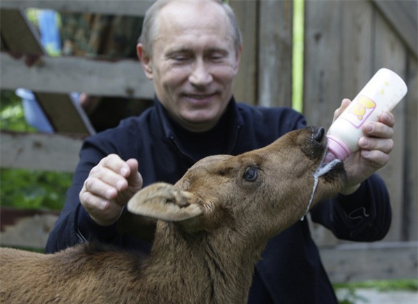 Những khoảnh khắc dịu dàng hiếm có của "người đàn ông thép" Putin - Ảnh 11.
