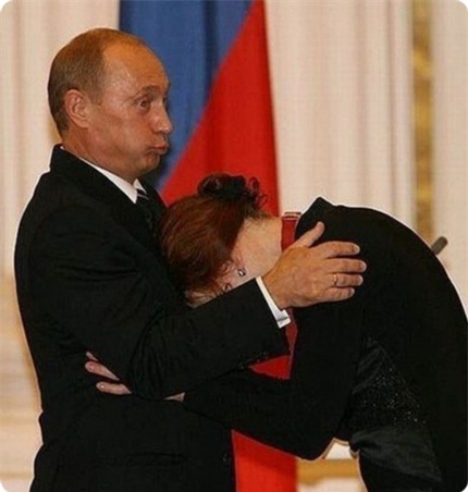 Những khoảnh khắc dịu dàng hiếm có của "người đàn ông thép" Putin - Ảnh 7.