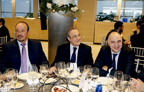 Ronaldo, James Rodriguez… thờ ơ trong bữa tiệc Giáng sinh của Real Madrid - Ảnh 1.