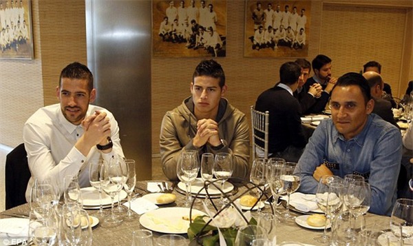 Ronaldo, James Rodriguez… thờ ơ trong bữa tiệc Giáng sinh của Real Madrid - Ảnh 5.