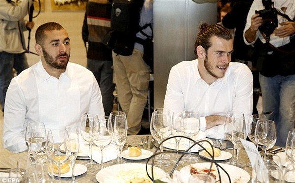 Ronaldo, James Rodriguez… thờ ơ trong bữa tiệc Giáng sinh của Real Madrid - Ảnh 6.