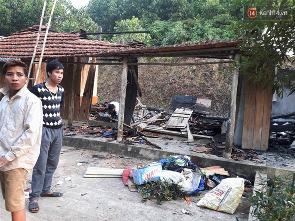 Hà Nội: Uống rượu say, nam thanh niên tẩm xăng đốt nhà, đâm chết công an xã - Ảnh 1.