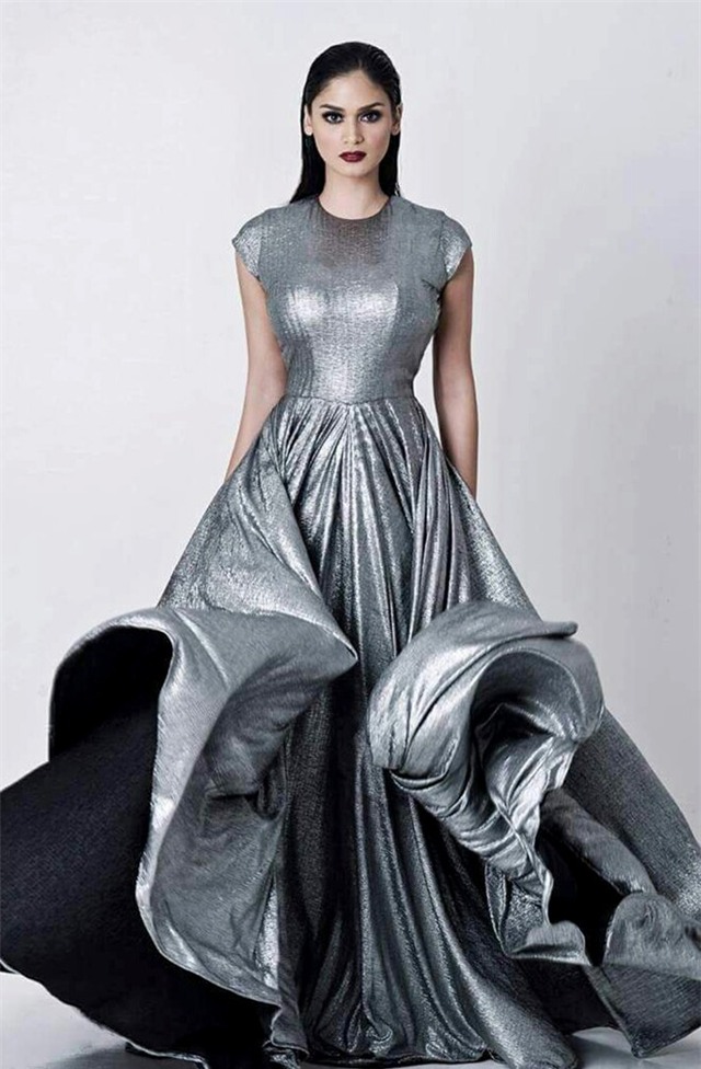 Vẻ đẹp sắc sảo của tân Hoa hậu Hoàn vũ Thế giới