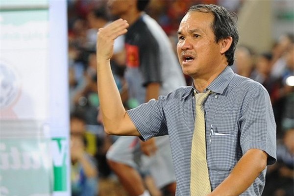 bau duc: “dung noi chuyen bong da voi toi nua...” hinh anh 1