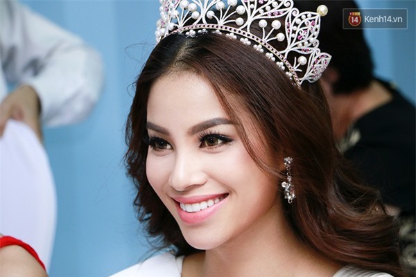 Phạm Hương vẫn là Hoa hậu Hoàn vũ, còn lại thì... kệ đi! - Ảnh 4.