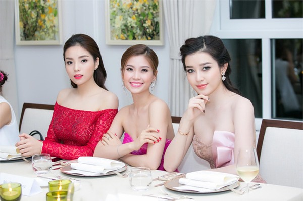 Top 3 HHVN 2014 Kỳ Duyên - Huyền My - Diễm Trang lộng lẫy tái hợp sau 1 năm - Ảnh 1.