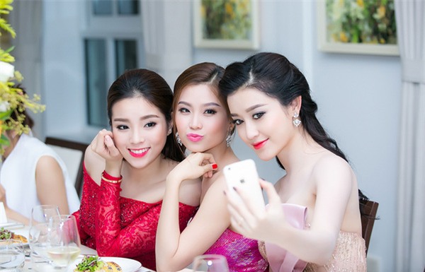Top 3 HHVN 2014 Kỳ Duyên - Huyền My - Diễm Trang lộng lẫy tái hợp sau 1 năm - Ảnh 2.