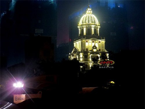 Lâu đài, gà vàng