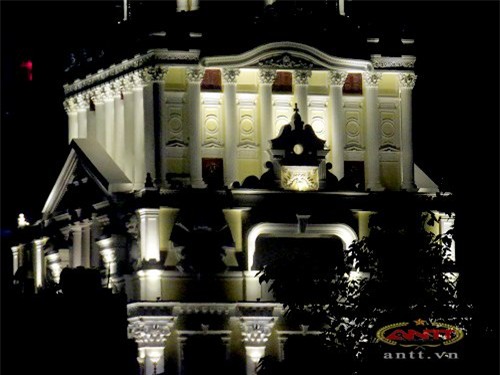 Lâu đài, gà vàng