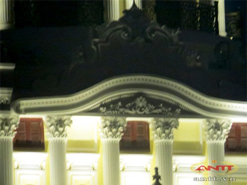 Lâu đài, gà vàng