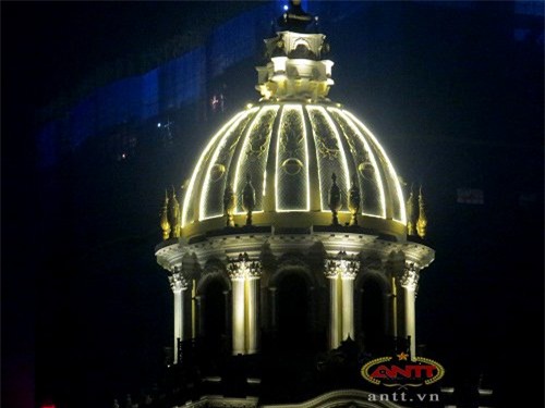 Lâu đài, gà vàng