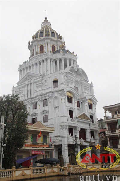 Lâu đài, gà vàng