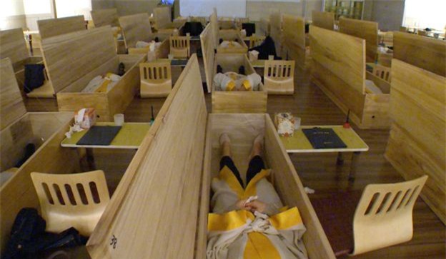 hq: nhieu cong ty lam dam ma cho nhan vien dang song - 3