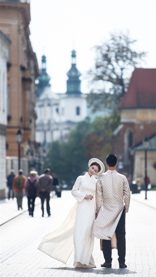 anh cuoi lang man nhu co tich cua diem trang o chau au - 10