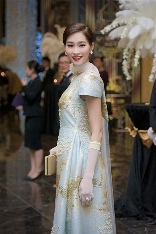 Mỹ nhân Việt bỗng "mất sạch vòng eo" chỉ vì váy áo - Ảnh 1.