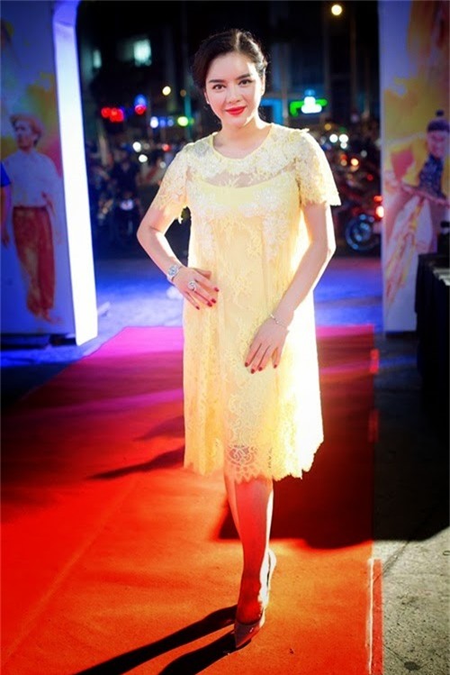 Mỹ nhân Việt bỗng "mất sạch vòng eo" chỉ vì váy áo - Ảnh 8.