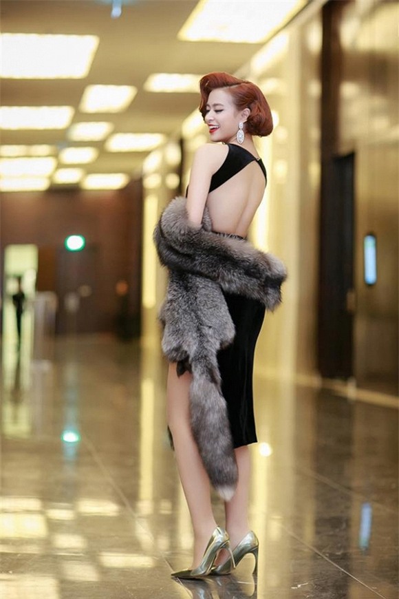 Hoàng Thùy Linh bị stylist đăng ảnh lộ vòng ba nóng bỏng? 0