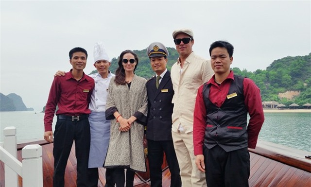 Angelina Jolie - Brad Pitt thăm vịnh Hạ Long bằng tàu 5 sao