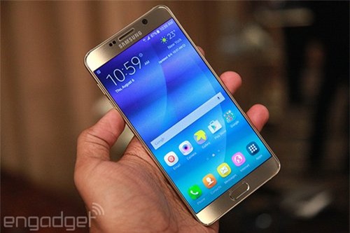 diem danh nhung mau smartphone chup anh “dinh” nhat 2015 hinh anh 1