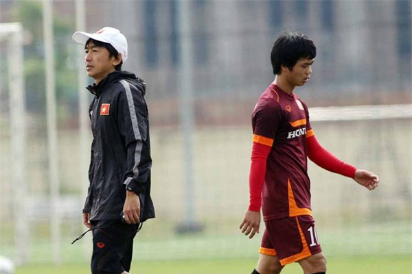 5 nhân vật gây tranh cãi nhất bóng đá Việt Nam năm 2015 - Ảnh 5.