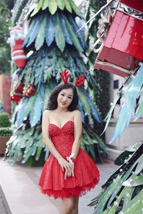 Mỹ nhân Việt đua nhau hở bạo đón Giáng sinh