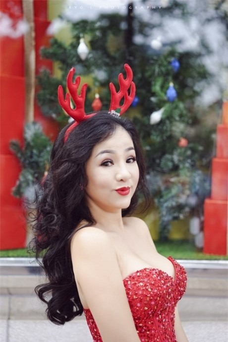 Mỹ nhân Việt đua nhau hở bạo đón Giáng sinh