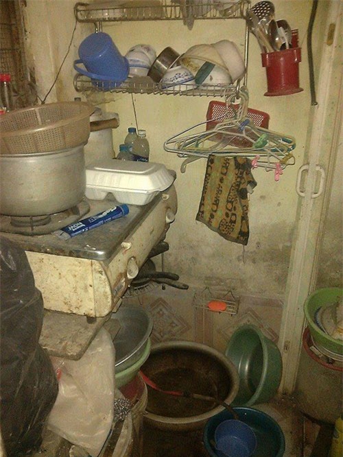 nhoi long me gia 80 tuoi 'nhot' con trai 50 nam trong phong - 3