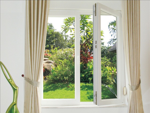Cửa sổ mở vào trong gây bất lợi cho đường công danh của gia chủ