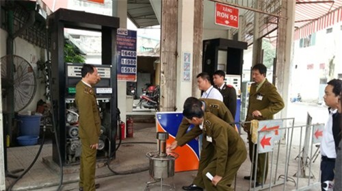 Hà Nội: Phát hiện 2 cây xăng gắn 6 chíp điện tử