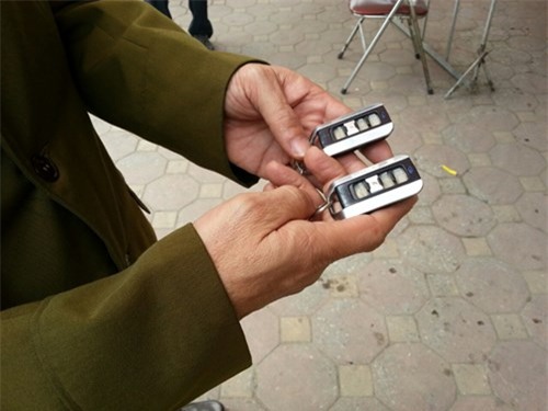 Hà Nội: Phát hiện 2 cây xăng gắn 6 chíp điện tử