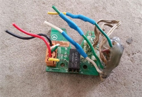 Hà Nội: Phát hiện 2 cây xăng gắn 6 chíp điện tử