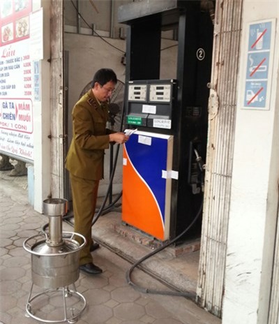 Hà Nội: Phát hiện 2 cây xăng gắn 6 chíp điện tử