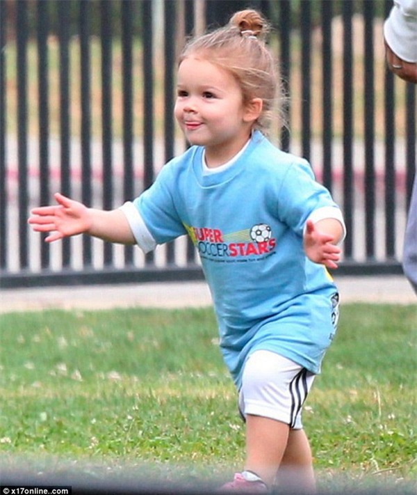 Beckham tiết lộ sở thích khó tin của "gái cưng" Harper Seven - Ảnh 2.