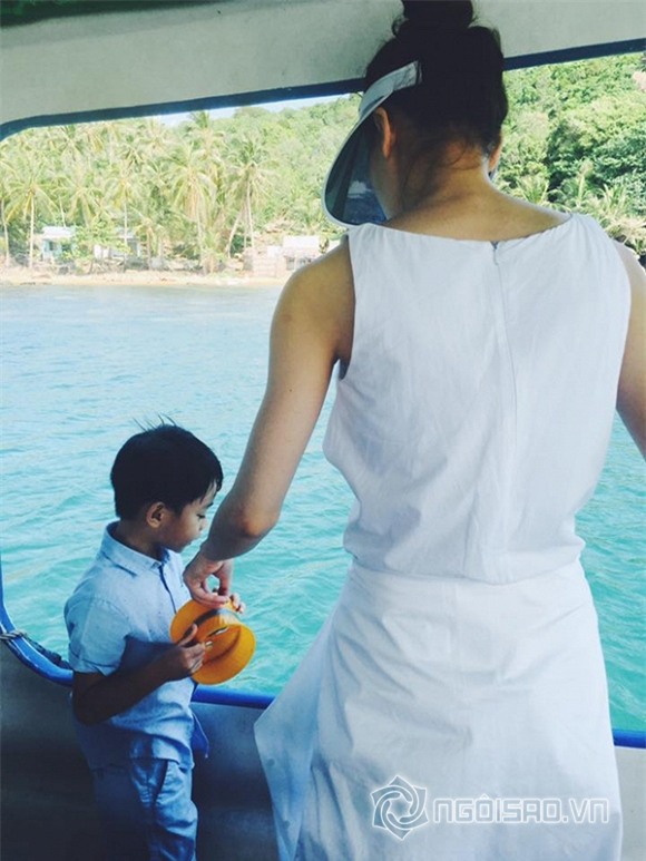 Hà Hồ vui vẻ đi chơi sau tuyên bố có thể chung giường với Cường Đô la vì con 2