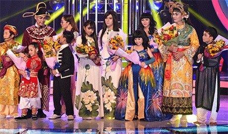 Con nuôi Hoài Linh ẵm 700 triệu của Gương mặt thân quen nhí