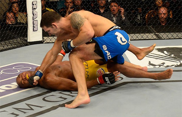 4 lần "ngã ngựa" gây sốc của các nhà vô địch UFC - Ảnh 3.
