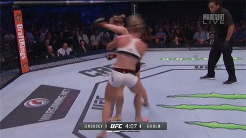 4 lần "ngã ngựa" gây sốc của các nhà vô địch UFC - Ảnh 5.