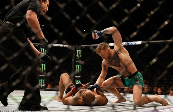 4 lần "ngã ngựa" gây sốc của các nhà vô địch UFC - Ảnh 8.