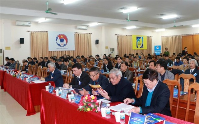 Chủ tịch Lê Hùng Dũng điều hành hội nghị