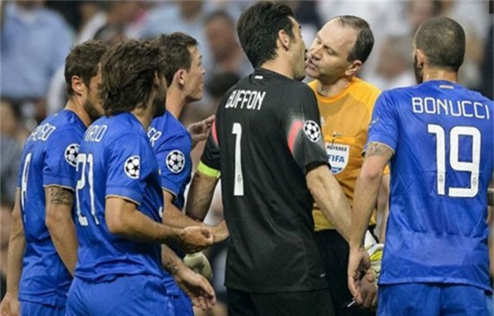 nhung-khoanh-khac-bong-da-hai-nhat-2015