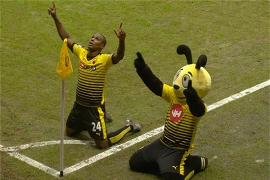 nhung-khoanh-khac-bong-da-hai-nhat-2015-8