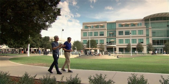 Tim Cook trở lời phỏng vấn đài CBS.