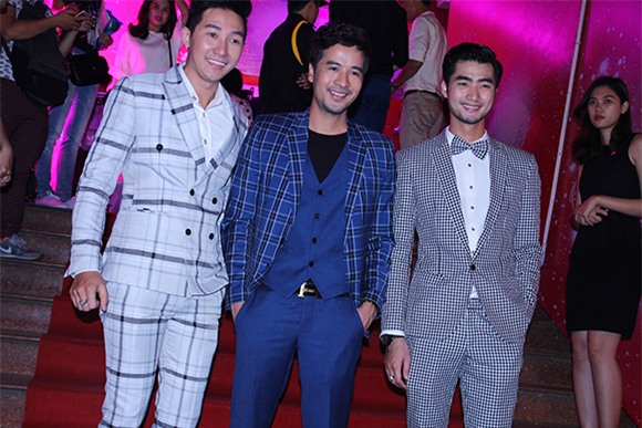 Hà Hồ mặc như không 0