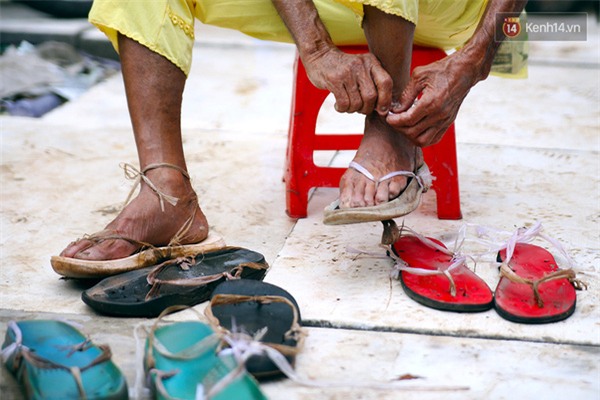 Thú sưu tầm những đôi "dép tông, dây nilon" lạ đời của ông cụ 80 tuổi lạc quan nhất Bình Dương - Ảnh 9.