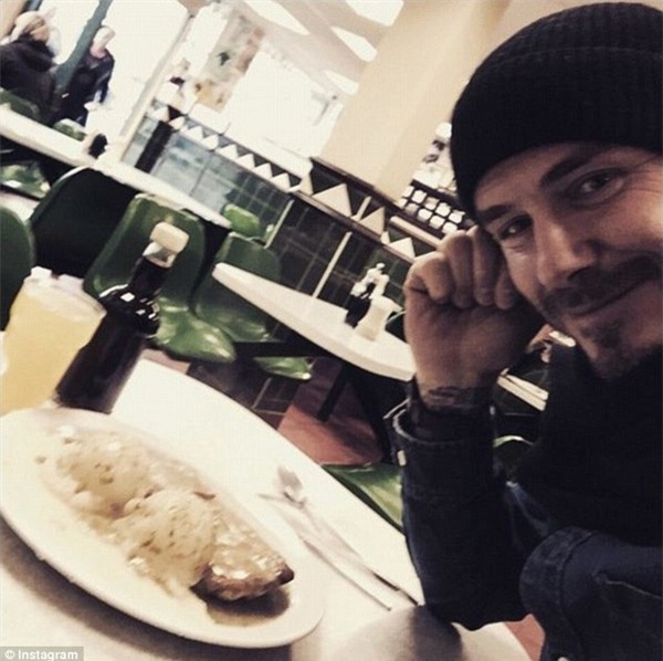 Hé lộ thú ăn uống bình dân kiểu "vương giả" trên chuyên cơ riêng của Beckham - Ảnh 1.