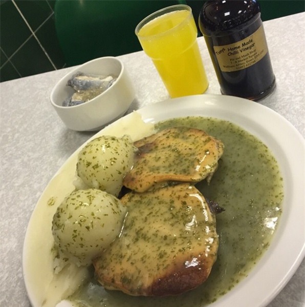 Hé lộ thú ăn uống bình dân kiểu "vương giả" trên chuyên cơ riêng của Beckham - Ảnh 2.