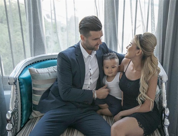 Cuộc hôn nhân đẹp mỹ mãn của nữ DJ nóng bỏng và chàng cầu thủ đẹp trai - Ảnh 2.